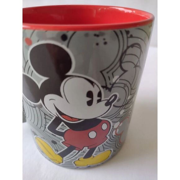 SILVER BUFFALO Disney Mickey Mouse 20 oz Coffee Mug Gray Red Yellow Black - Picture 2 of 6